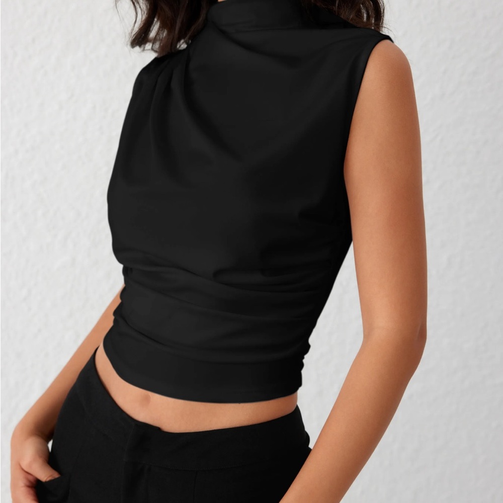 Black Sleeveless Women's Top